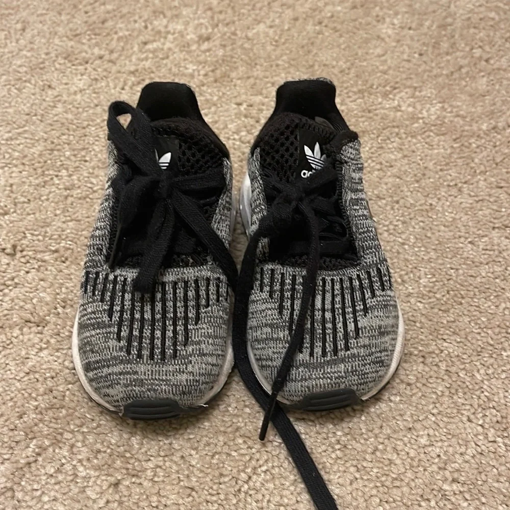 COPY - Adidas size 5 toddler sneakers - Picture 1 of 5